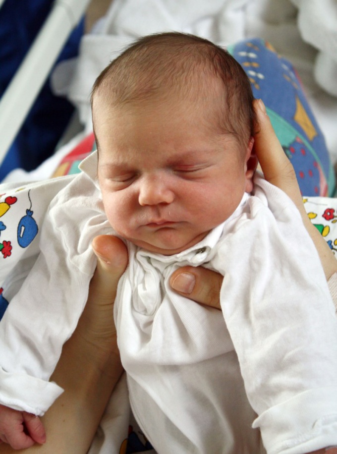 Как отучить новорожденного от рук