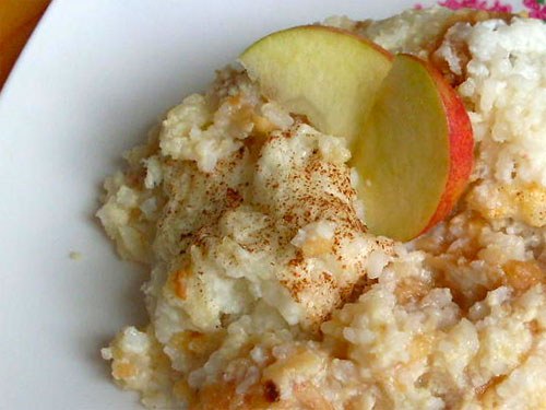 Как приготовить рисовую кашу с яблоками, изюмом и курагой