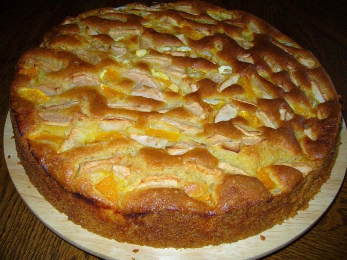 Как приготовить сливочный пирог с яблоками