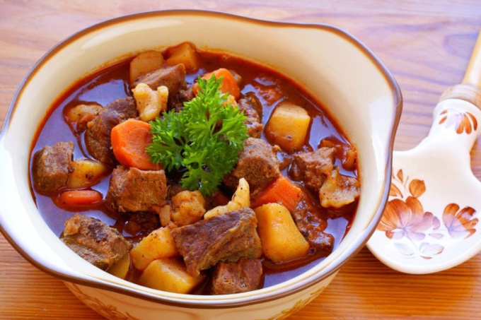How to cook meat, stewed with vegetables
