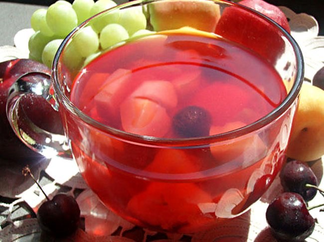 How to make a compote of apples and cherries 