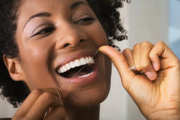 Как правильно пользоваться зубной нитью