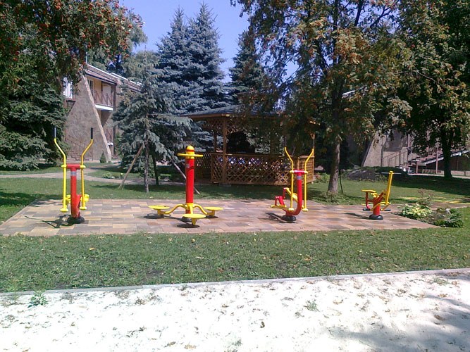 What is outdoor fitness equipment