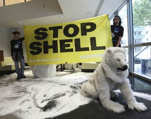 Где активисты Greenpeace установили капусулу со снегом