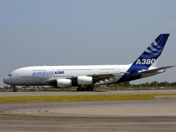 Какую доплату установит Airbus за широкие кресла для полных пассажиров
