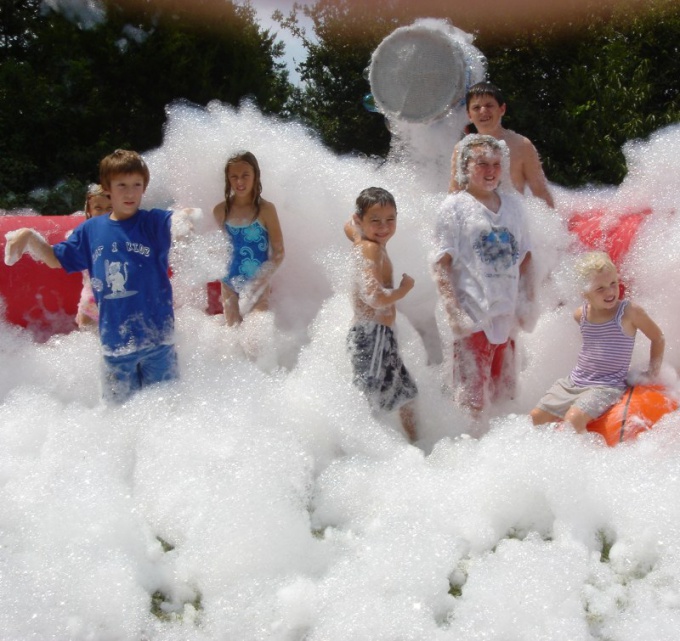 How to throw a foam party