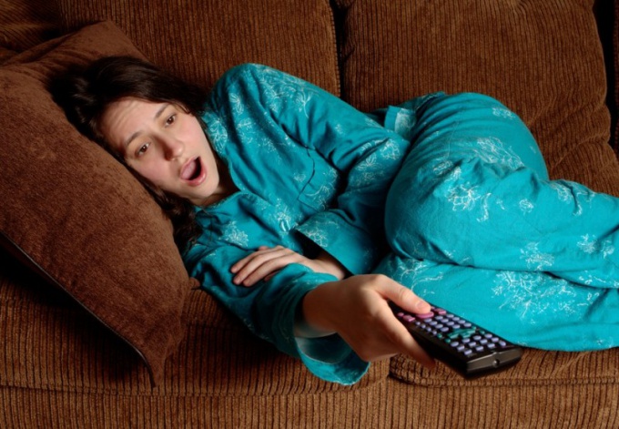 Почему просмотр телевизора по ночам ведет к депрессии
