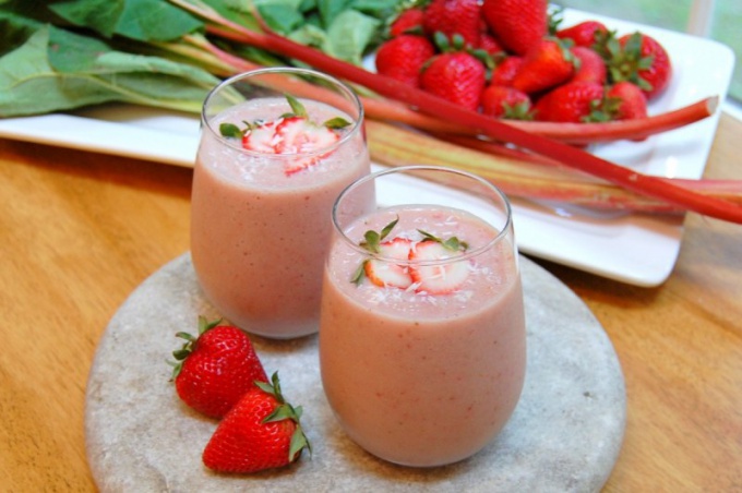 How to make a strawberry smoothie