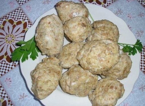 Meatballs steamed in multivarka