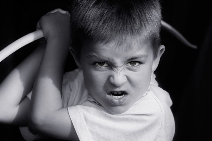 Как вести себя, если ребенок агрессивный