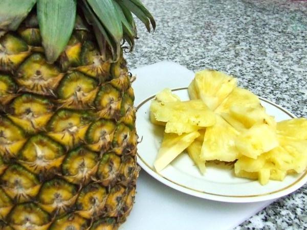 Как очистить ананас 