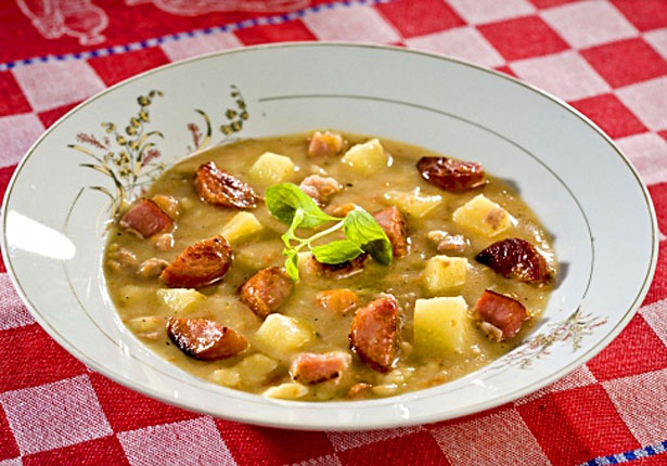 Pea soup with chicken and smoked sausage