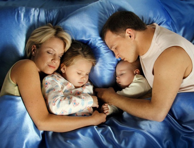Как отучить ребенка от родительской кровати