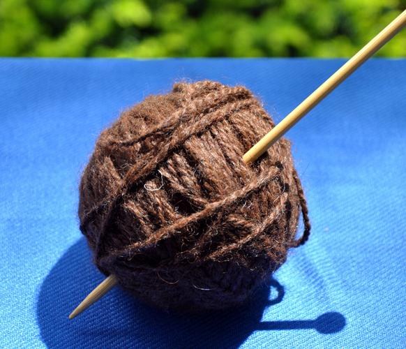 How to determine the size of needles for knitting