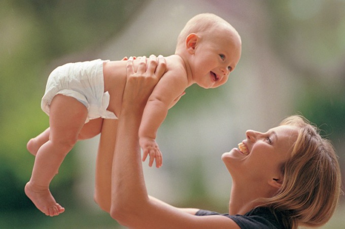 Why little kids love to squeeze my mother's hair