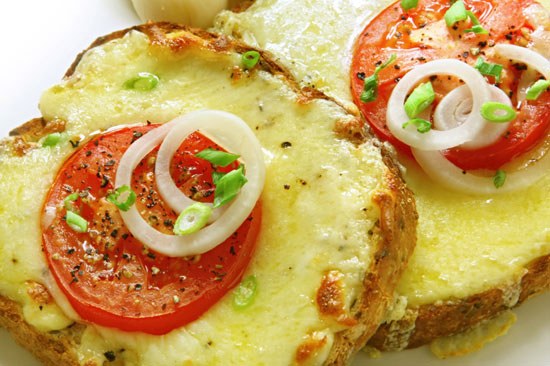 Как приготовить бутерброды с сыром и помидорами