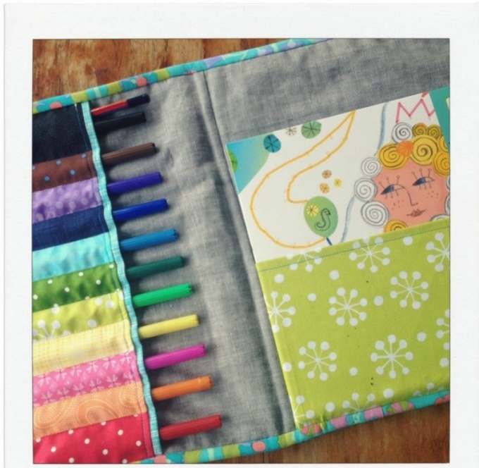 DIY: pencil case for school with their hands
