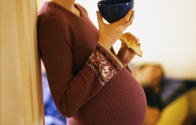 Can pregnant women drink coffee and tea