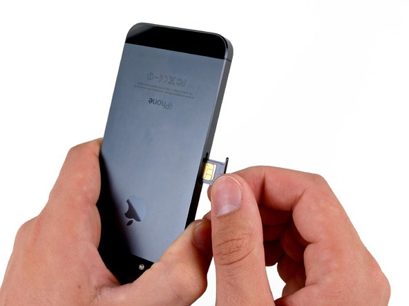 Как достать SIM-карту из iPhone