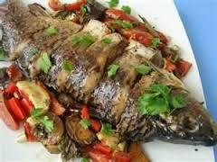 Рыба на подушке из овощей
