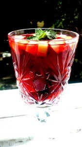 Как просто и быстро приготовить фруктово-ягодный коктейль "Цветы гибискуса"
