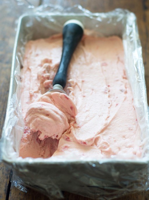 How easy it is to make delicious strawberry ice cream at home