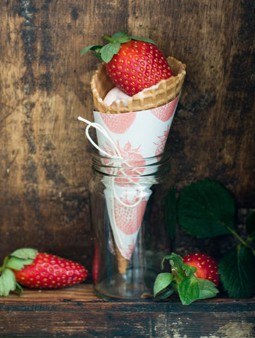 How easy it is to make delicious strawberry ice cream at home