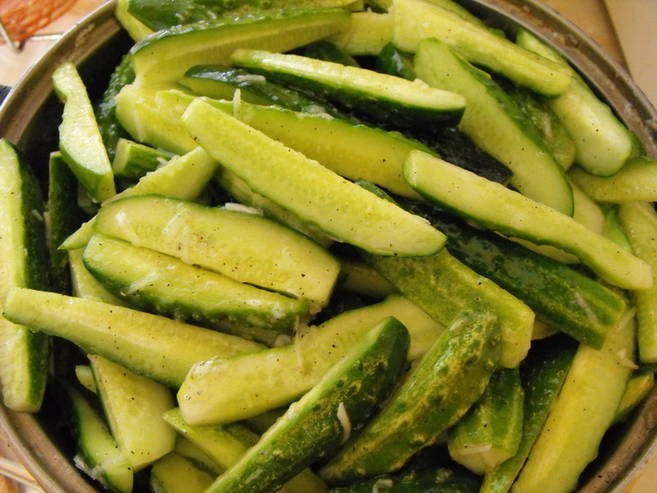 How to pickle cucumbers slices for the winter