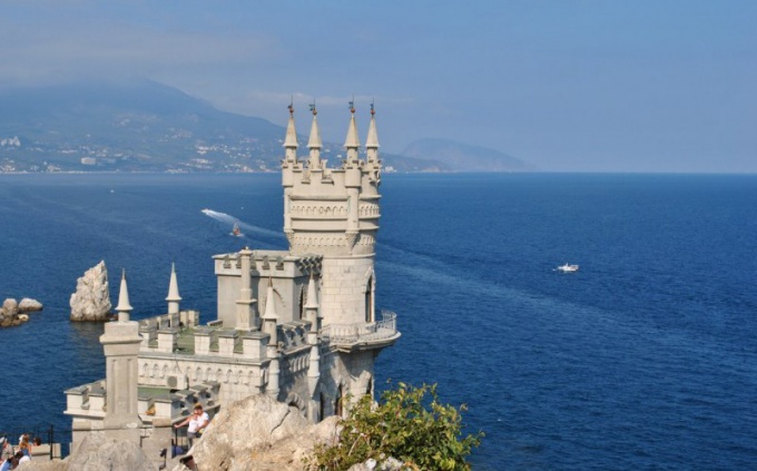 The pros and cons of vacation in the Crimea