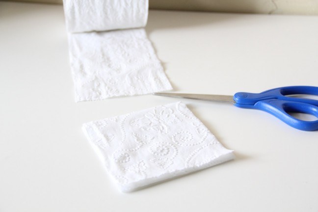 Как просто сделать венок из туалетной бумаги