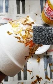 Как украсить горшки для цветов отражающей бумагой