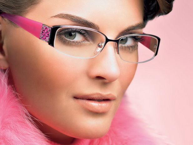Макияж для женщин в очках