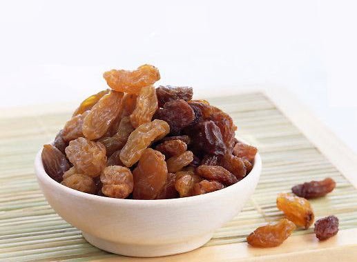Use raisins and its use in folk medicine