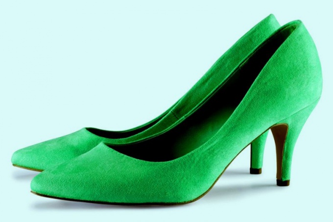 what-to-wear-with-green-shoes-how-to-wear-colorful-shoes-fashion-trends