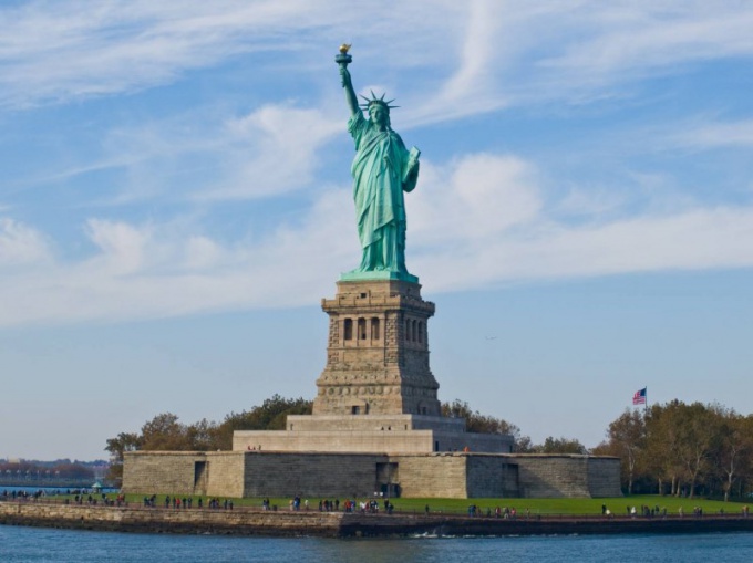 Кто подарил Америке знаменитую статую свободы