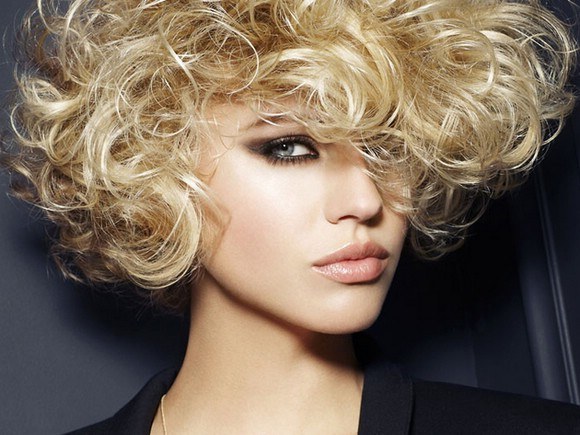 What hairstyle can be done on short hair fluffy