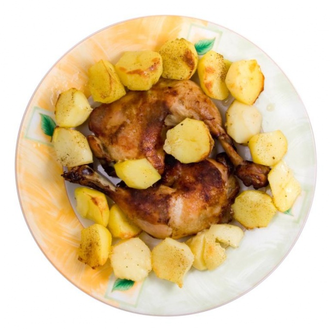 How to bake potatoes with chicken in the slow cooker