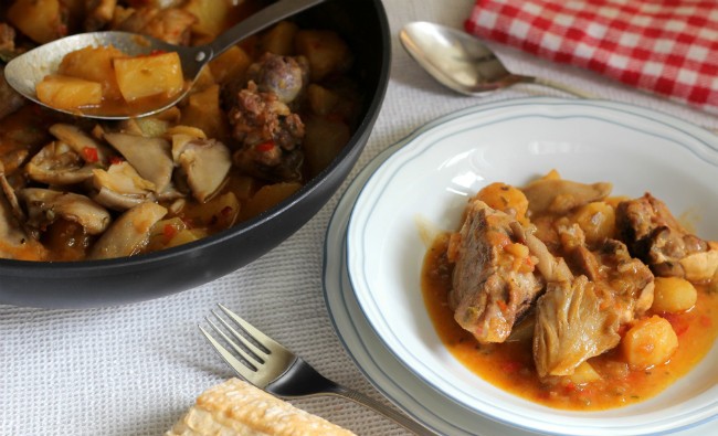 How to put out the lamb with potatoes and oyster mushrooms