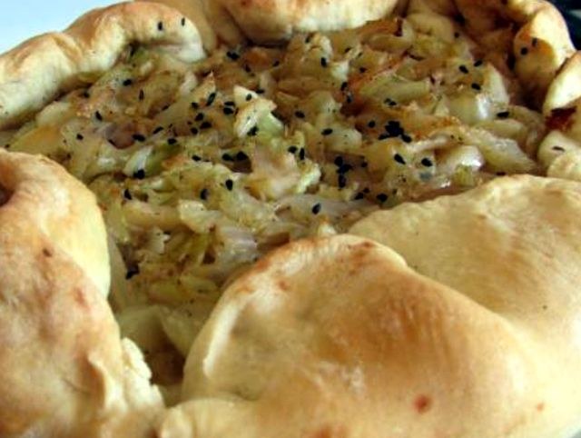 How to cook Ossetian pie with cabbage and mushrooms