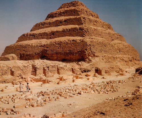 Чем знаменита ступенчатая пирамида Джосера