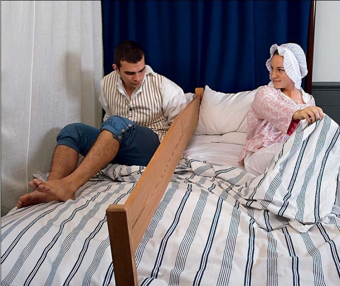 Почему муж и жена спят под разными одеялами
