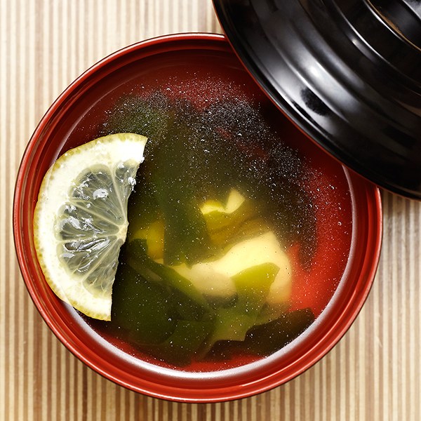 Назваение супа суимоно переводится с японского, как  «то, что пью»