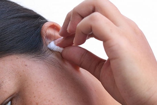How to cure "swimmer's ear"