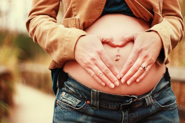 Можно ли делать пирсинг пупка во время беременности