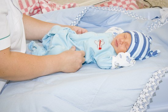 What to dress a newborn baby in the first days of stay at home