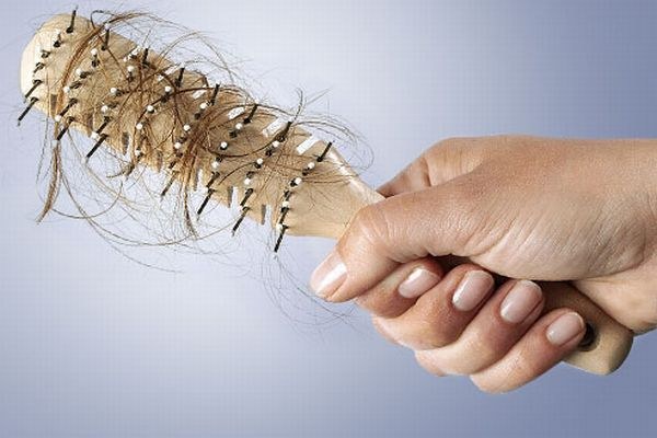 Какой шампунь помогает от выпадения волос