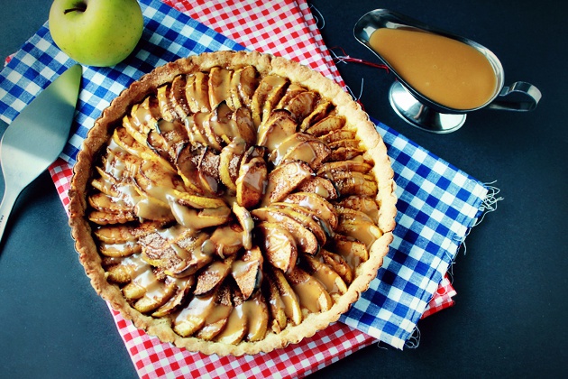 Как приготовить яблочный пирог с карамелью