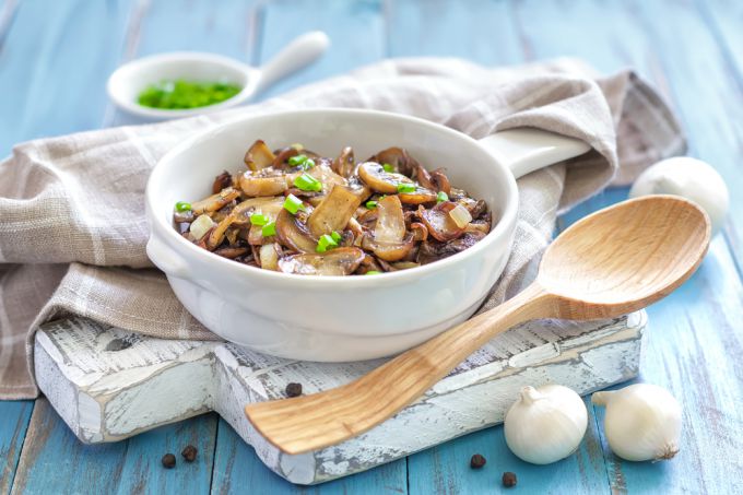 Вкуснейшее сочетание грибов и лука: как приготовить?