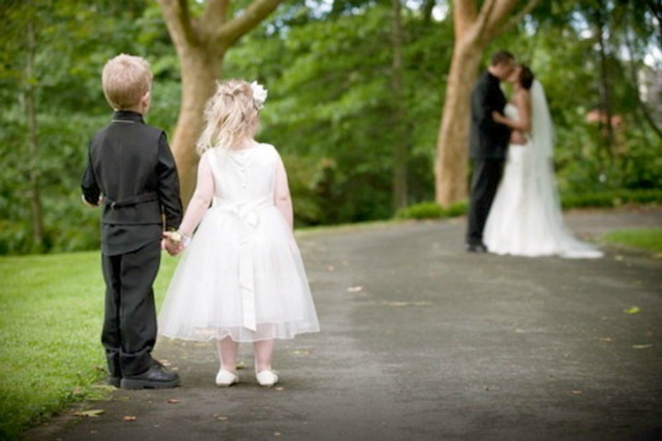 Чем занять детей на свадьбе: идеи