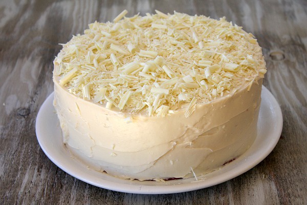 Как приготовить торт с белым шоколадом и кремом из сливочного сыра